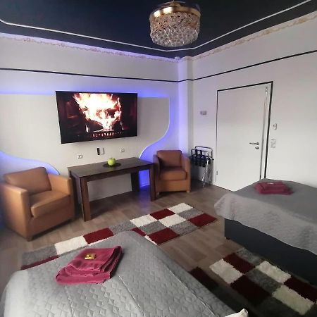 Best-Preis -Gold Suite- Mit Netflix, Self-Check-In, Ebike Ladestation, Fahrradraum, Wlan, Netflix Und Massagesessel - Direkt Am Elberadweg Im Herzen Von Wittenberge Kültér fotó