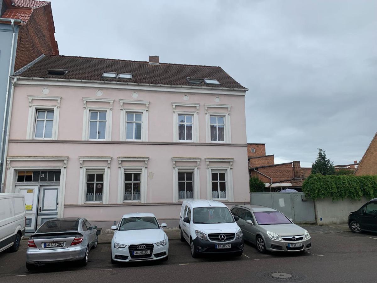 Best-Preis -Gold Suite- Mit Netflix, Self-Check-In, Ebike Ladestation, Fahrradraum, Wlan, Netflix Und Massagesessel - Direkt Am Elberadweg Im Herzen Von Wittenberge Kültér fotó